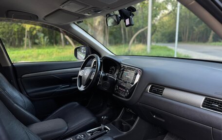 Mitsubishi Outlander III рестайлинг 3, 2013 год, 1 575 000 рублей, 5 фотография