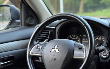 Mitsubishi Outlander III рестайлинг 3, 2013 год, 1 575 000 рублей, 12 фотография