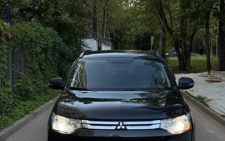 Mitsubishi Outlander III рестайлинг 3, 2013 год, 1 575 000 рублей, 13 фотография
