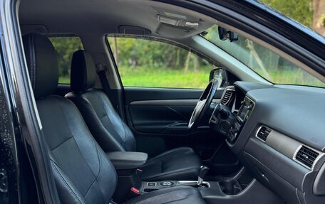 Mitsubishi Outlander III рестайлинг 3, 2013 год, 1 575 000 рублей, 16 фотография