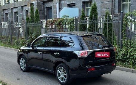 Mitsubishi Outlander III рестайлинг 3, 2013 год, 1 575 000 рублей, 11 фотография