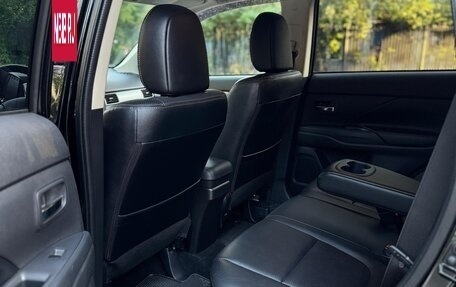 Mitsubishi Outlander III рестайлинг 3, 2013 год, 1 575 000 рублей, 19 фотография