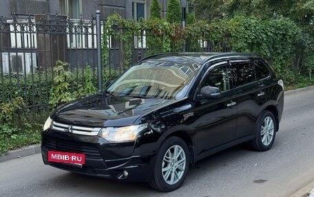 Mitsubishi Outlander III рестайлинг 3, 2013 год, 1 575 000 рублей, 14 фотография