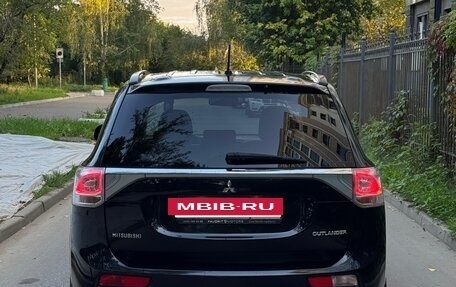 Mitsubishi Outlander III рестайлинг 3, 2013 год, 1 575 000 рублей, 17 фотография