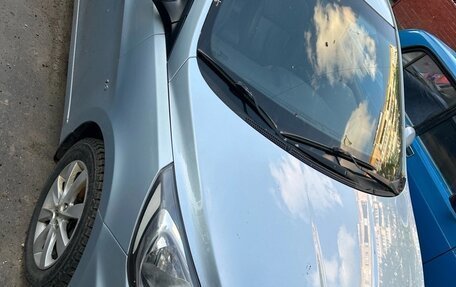 Hyundai Solaris II рестайлинг, 2012 год, 800 000 рублей, 5 фотография