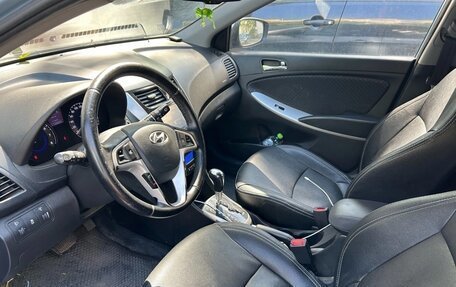 Hyundai Solaris II рестайлинг, 2012 год, 800 000 рублей, 10 фотография