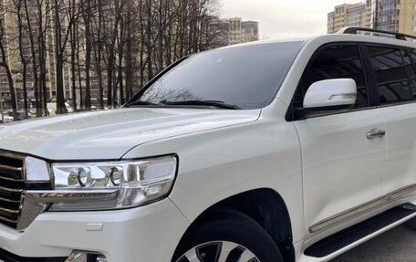 Toyota Land Cruiser 200, 2016 год, 6 350 000 рублей, 1 фотография