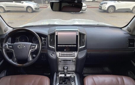 Toyota Land Cruiser 200, 2016 год, 6 350 000 рублей, 2 фотография