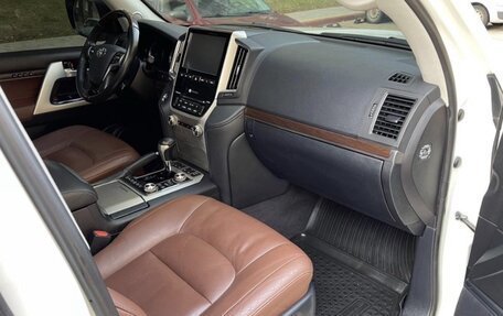 Toyota Land Cruiser 200, 2016 год, 6 350 000 рублей, 4 фотография