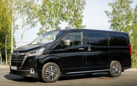 Toyota HiAce H300, 2021 год, 2 800 000 рублей, 2 фотография