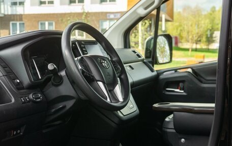 Toyota HiAce H300, 2021 год, 2 800 000 рублей, 8 фотография