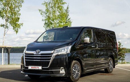 Toyota HiAce H300, 2021 год, 2 800 000 рублей, 15 фотография