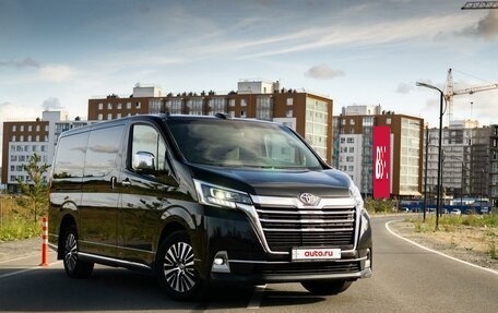 Toyota HiAce H300, 2021 год, 2 800 000 рублей, 14 фотография