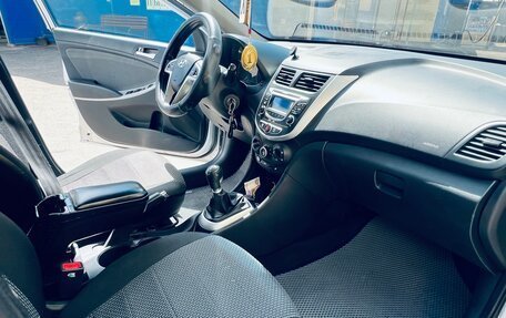 Hyundai Solaris II рестайлинг, 2011 год, 590 000 рублей, 10 фотография