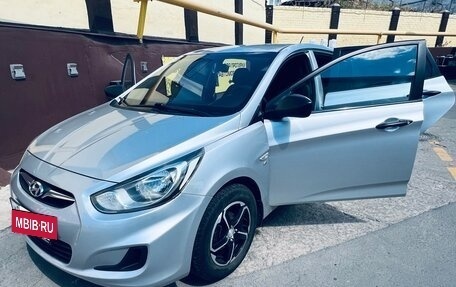 Hyundai Solaris II рестайлинг, 2011 год, 590 000 рублей, 12 фотография