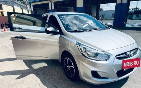 Hyundai Solaris II рестайлинг, 2011 год, 590 000 рублей, 8 фотография