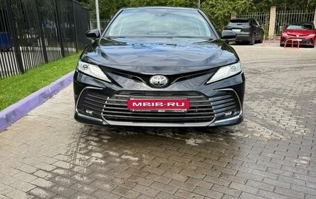 Toyota Camry, 2022 год, 3 950 000 рублей, 2 фотография