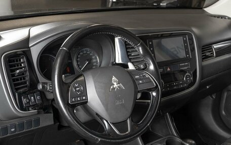 Mitsubishi Outlander III рестайлинг 3, 2016 год, 2 118 900 рублей, 3 фотография