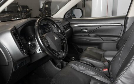 Mitsubishi Outlander III рестайлинг 3, 2016 год, 2 118 900 рублей, 17 фотография