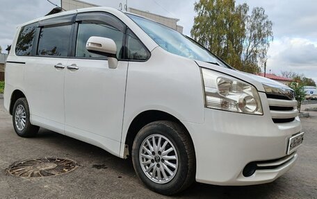 Toyota Noah III, 2008 год, 1 490 000 рублей, 6 фотография
