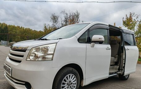 Toyota Noah III, 2008 год, 1 490 000 рублей, 5 фотография