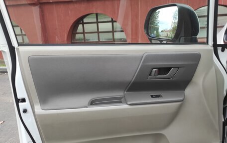 Toyota Noah III, 2008 год, 1 490 000 рублей, 10 фотография