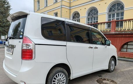 Toyota Noah III, 2008 год, 1 490 000 рублей, 4 фотография