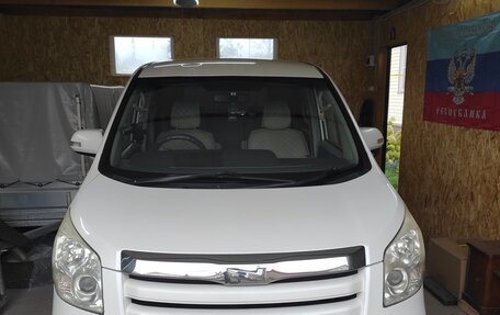 Toyota Noah III, 2008 год, 1 490 000 рублей, 13 фотография