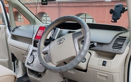 Toyota Noah III, 2008 год, 1 490 000 рублей, 7 фотография