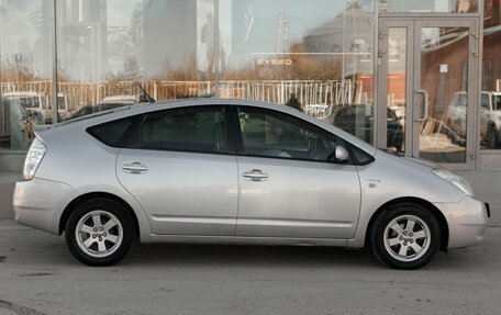 Toyota Prius, 2006 год, 700 000 рублей, 4 фотография