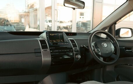 Toyota Prius, 2006 год, 700 000 рублей, 10 фотография