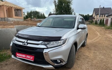 Mitsubishi Outlander III рестайлинг 3, 2016 год, 1 750 000 рублей, 1 фотография
