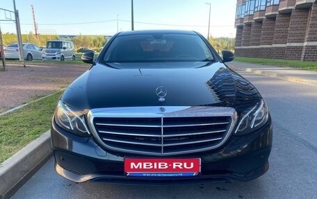 Mercedes-Benz E-Класс, 2019 год, 1 700 000 рублей, 1 фотография