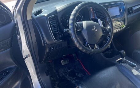 Mitsubishi Outlander III рестайлинг 3, 2016 год, 1 750 000 рублей, 4 фотография