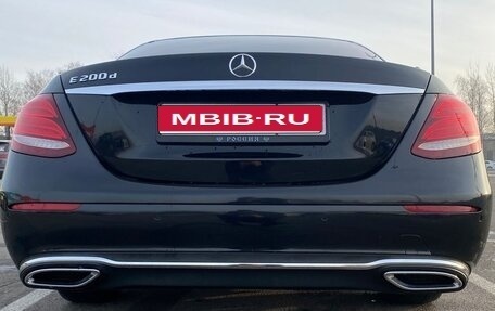 Mercedes-Benz E-Класс, 2019 год, 1 700 000 рублей, 4 фотография