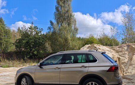 Volkswagen Tiguan II, 2018 год, 2 098 000 рублей, 2 фотография