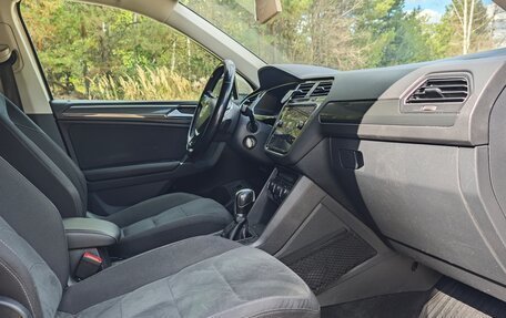 Volkswagen Tiguan II, 2018 год, 2 098 000 рублей, 16 фотография