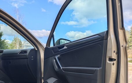 Volkswagen Tiguan II, 2018 год, 2 098 000 рублей, 17 фотография