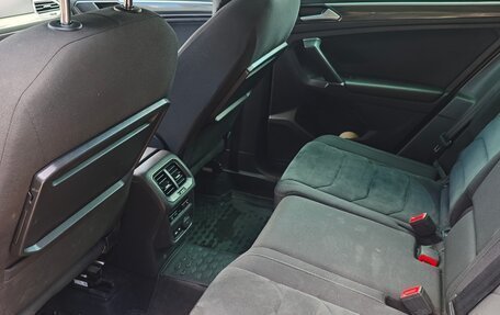Volkswagen Tiguan II, 2018 год, 2 098 000 рублей, 21 фотография