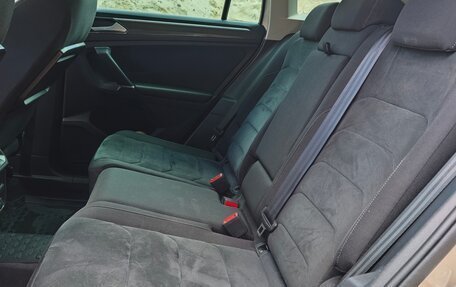 Volkswagen Tiguan II, 2018 год, 2 098 000 рублей, 20 фотография