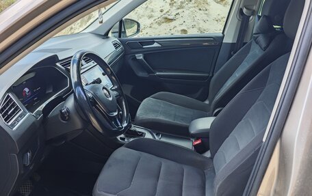 Volkswagen Tiguan II, 2018 год, 2 098 000 рублей, 22 фотография