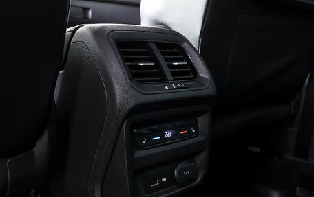 Volkswagen Tiguan II, 2019 год, 2 770 000 рублей, 19 фотография