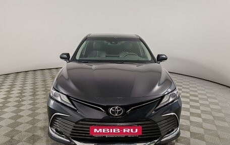 Toyota Camry, 2023 год, 3 945 000 рублей, 2 фотография