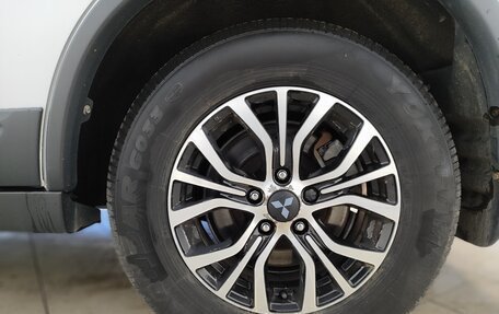 Mitsubishi Outlander III рестайлинг 3, 2018 год, 1 999 000 рублей, 7 фотография