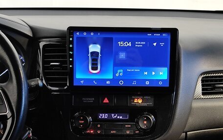 Mitsubishi Outlander III рестайлинг 3, 2018 год, 1 999 000 рублей, 9 фотография