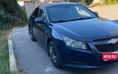 Chevrolet Cruze II, 2010 год, 560 000 рублей, 4 фотография