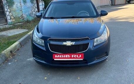 Chevrolet Cruze II, 2010 год, 560 000 рублей, 3 фотография