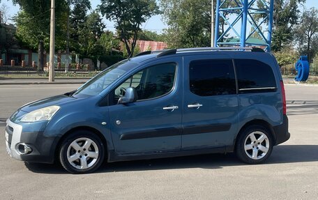 Peugeot Partner II рестайлинг 2, 2011 год, 680 000 рублей, 2 фотография
