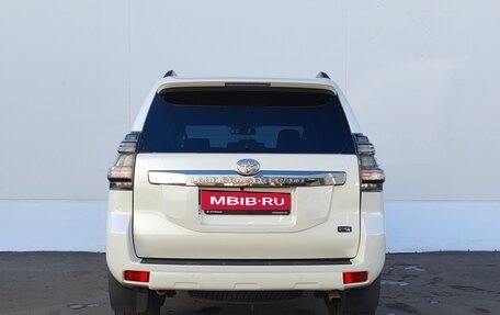 Toyota Land Cruiser Prado 150 рестайлинг 2, 2016 год, 3 590 000 рублей, 6 фотография