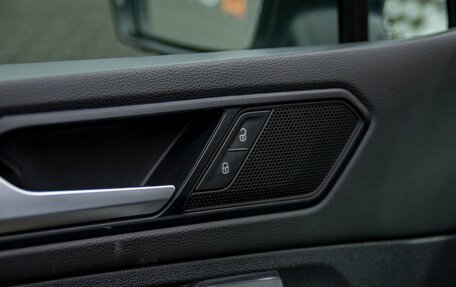 Volkswagen Tiguan II, 2019 год, 2 140 000 рублей, 21 фотография
